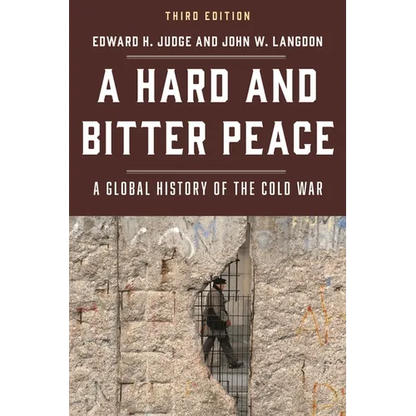 A Hard and Bitter Peace: A Global History of the Cold War - Paperback